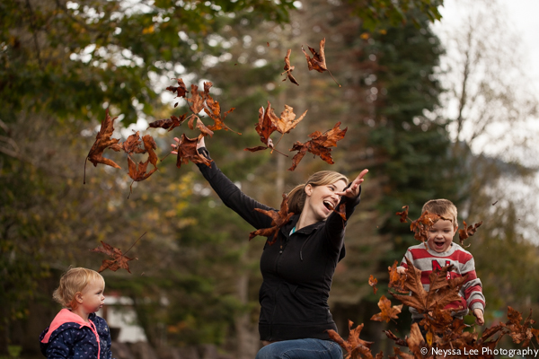 Leaf throwing photo tips, kids in leaves