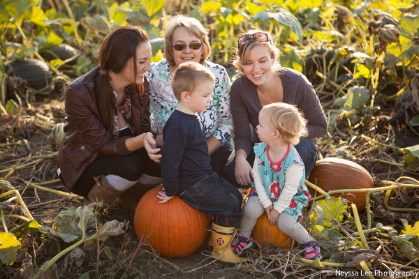 Seven Pumpkin Patch Photo Tips, Family with Pumpkins