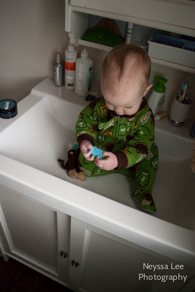 Sleeping toddler photos, Baby in the sink, Big beds and big sinks