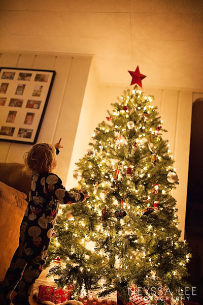 how to photograph the magic of the christmas tree, kids and christmas tree