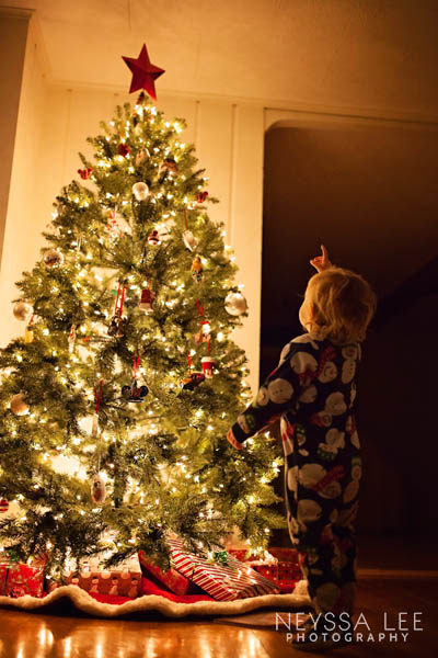how to photograph the magic of the christmas tree, kids and christmas tree
