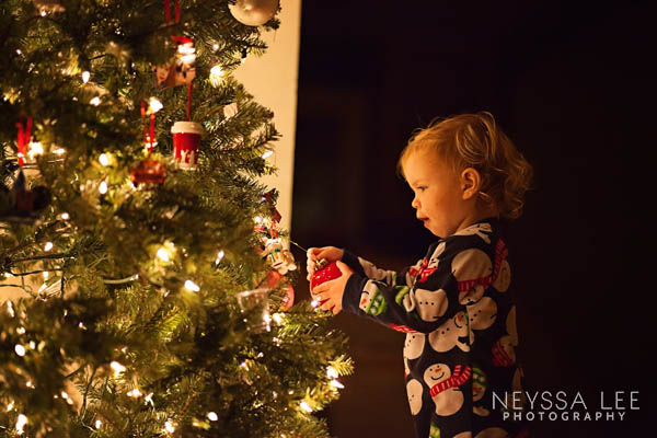 how to photograph the magic of the christmas tree, kids and christmas tree