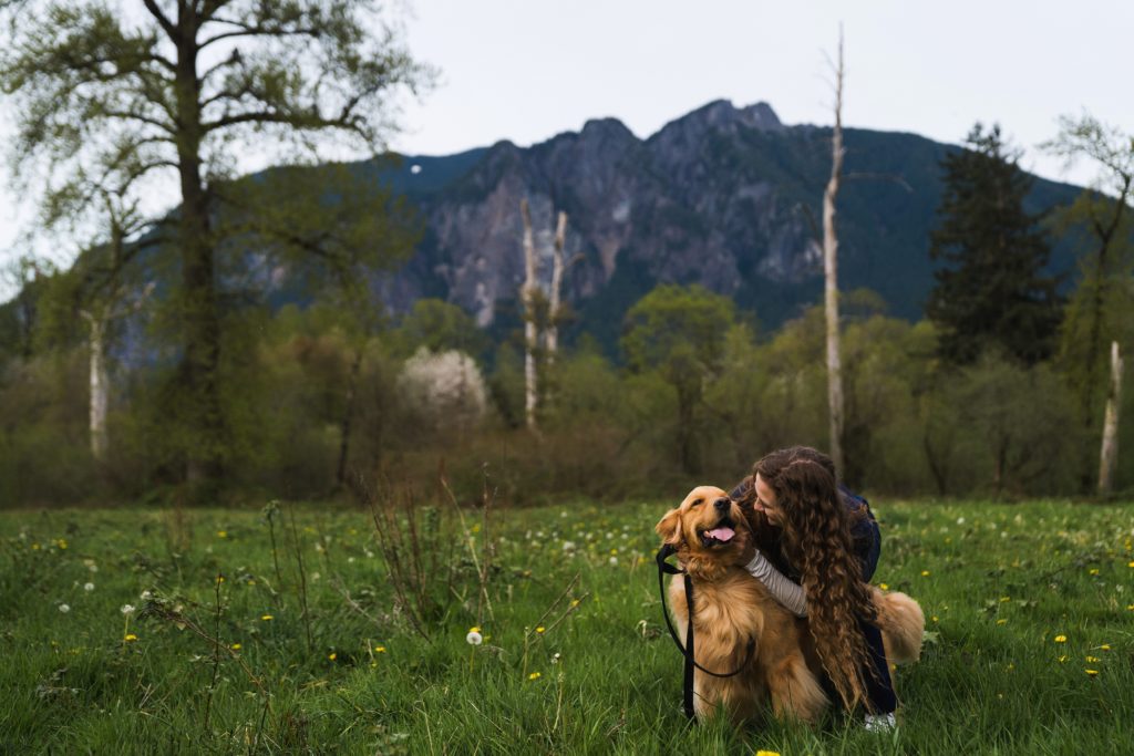 Mount Si behind girl with golden retriever