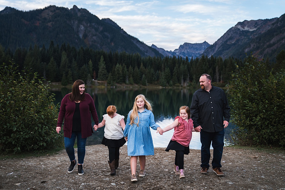 what to wear for family photos, family photos in snoqualmie pass