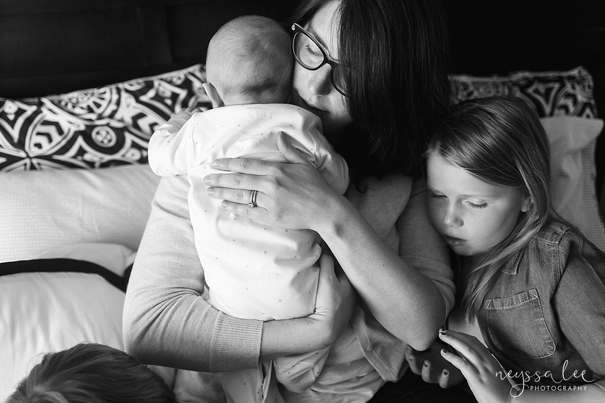 Neyssa Lee Photography, Snoqualmie Newborn Photographer, Seattle, family of 5, mom calms baby
