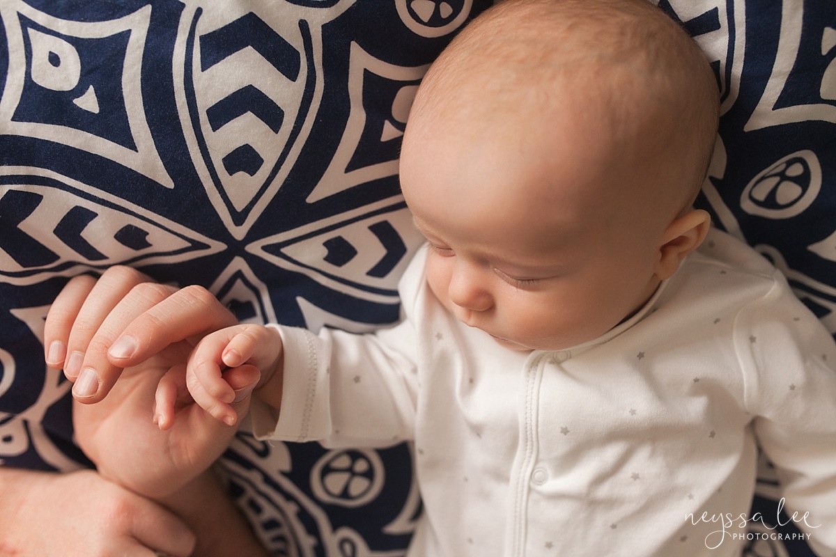 Neyssa Lee Photography, Snoqualmie Newborn Photographer, Seattle, newborn baby hands in daddy's hand