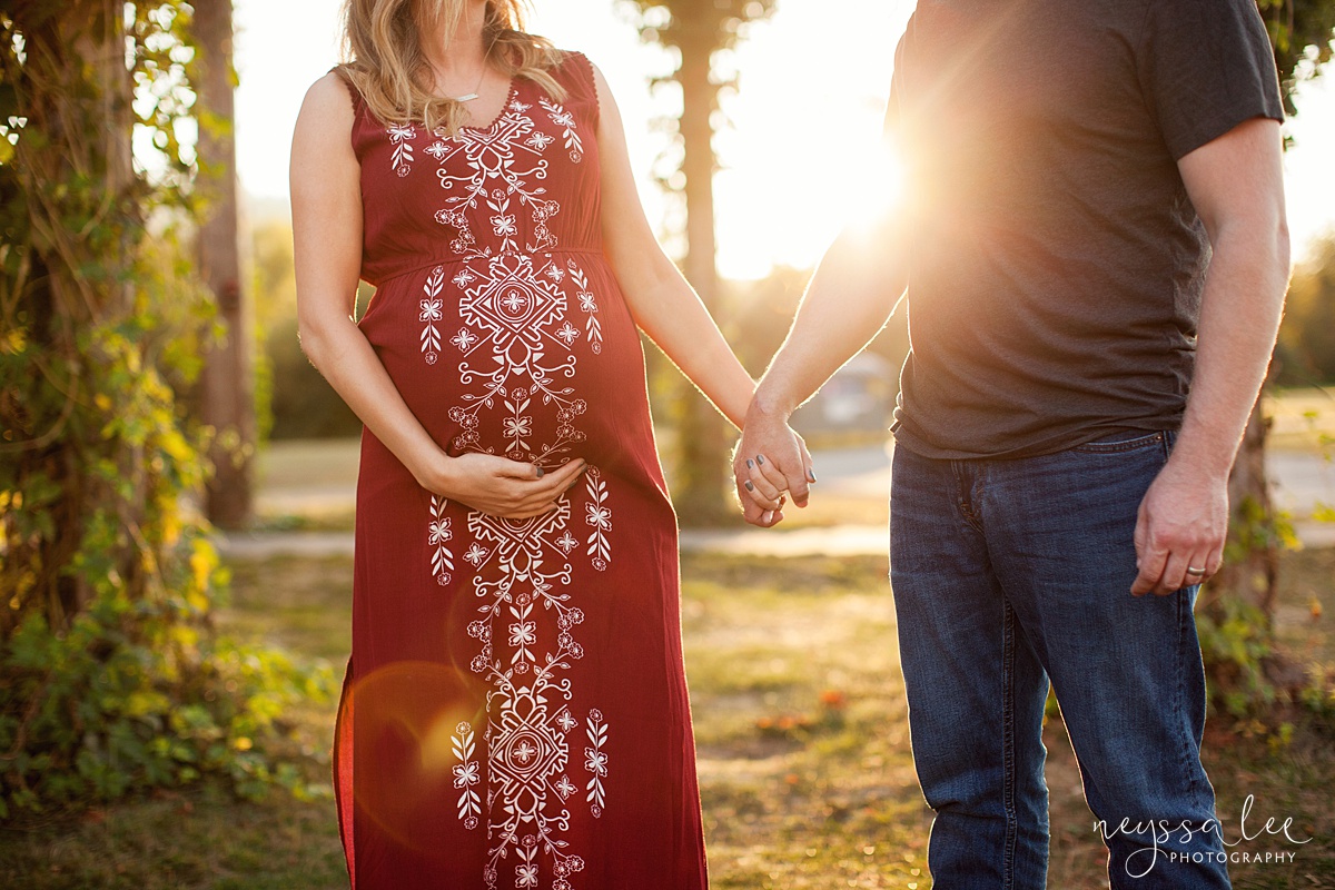 Neyssa Lee Photography Snoqualmie maternity photographer expecting couple holding hands