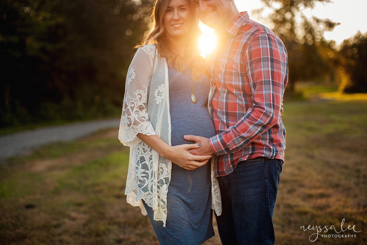 Neyssa Lee Photography Snoqualmie maternity photographer husband and wife pregnancy photo