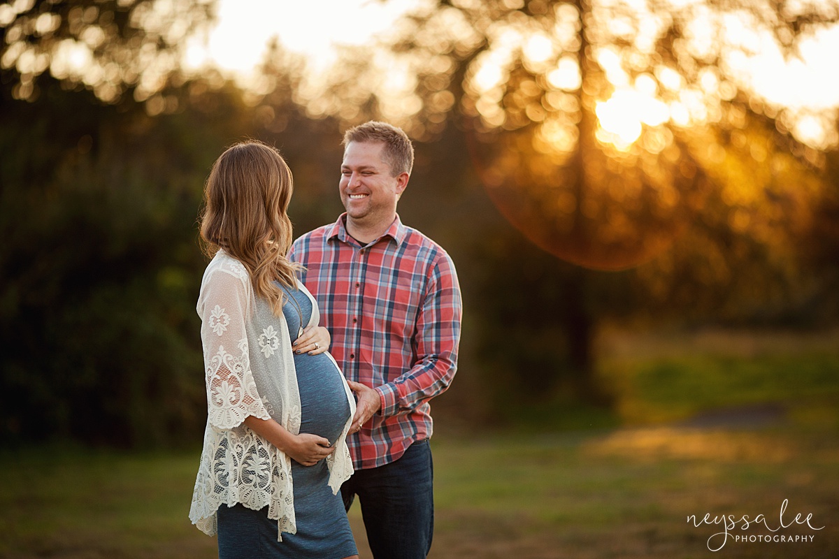 Neyssa Lee Photography Snoqualmie maternity photographer husband laughs at wife