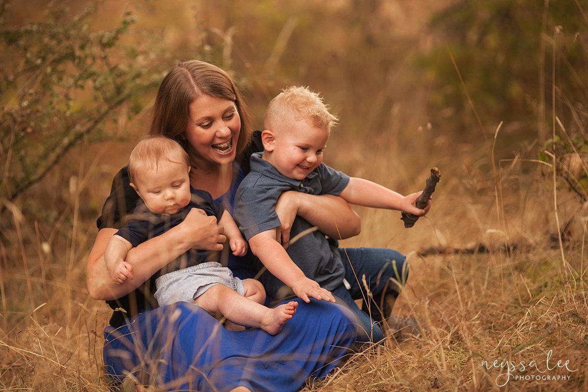 Snoqualmie family photographer, Neyssa Lee Photography, toddler only wants to play during photos, mom with her boys