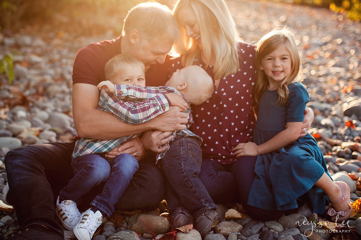 Snoqualmie Family Photographer, Neyssa Lee Photography, Family of 5, Family Snuggles