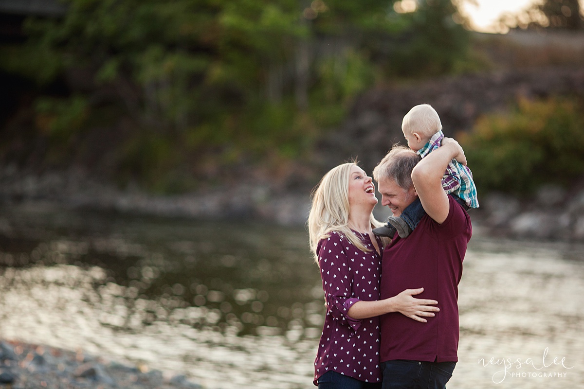 Snoqualmie Family Photographer, Neyssa Lee Photography, Family of 5, mom dad and baby