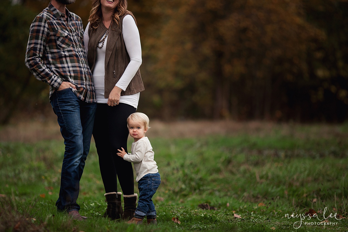 Neyssa Lee Photography, Snoqualmie Family Photographer, Fall Family Photos, Toddler hugs onto parents legs