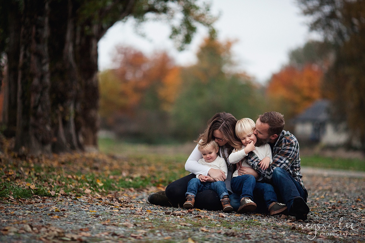 Neyssa Lee Photography, Snoqualmie Family Photographer, Fall Family Photos, Family snuggled together on ground