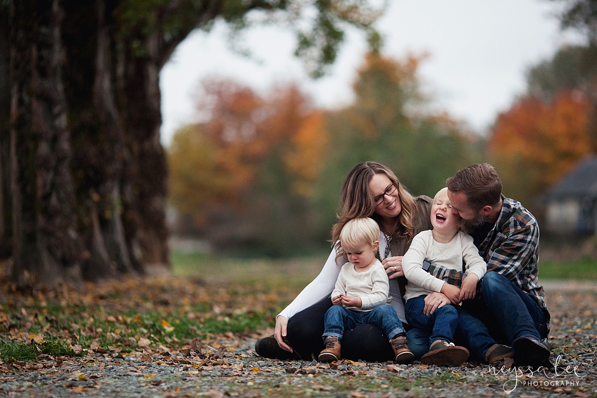 Neyssa Lee Photography, Snoqualmie Family Photographer, Fall Family Photos, Family laughing together