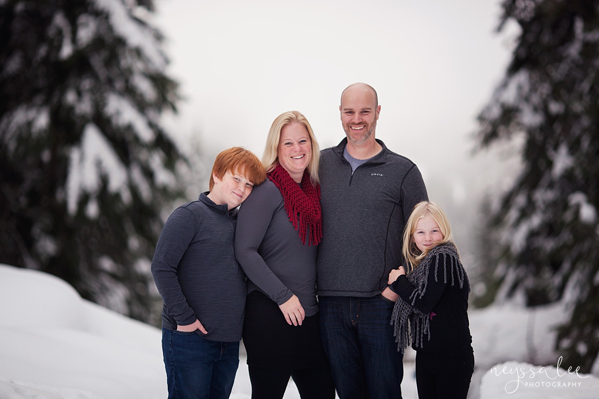 Neyssa Lee Photography, Snoqualmie Family Photographer, Family photos in the snow, family portrait