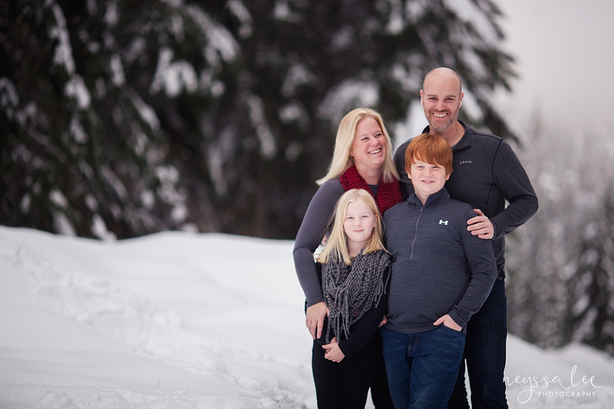 Neyssa Lee Photography, Snoqualmie Family Photographer, Family photos in the snow, family of four portrait, Snoqualmie Pass