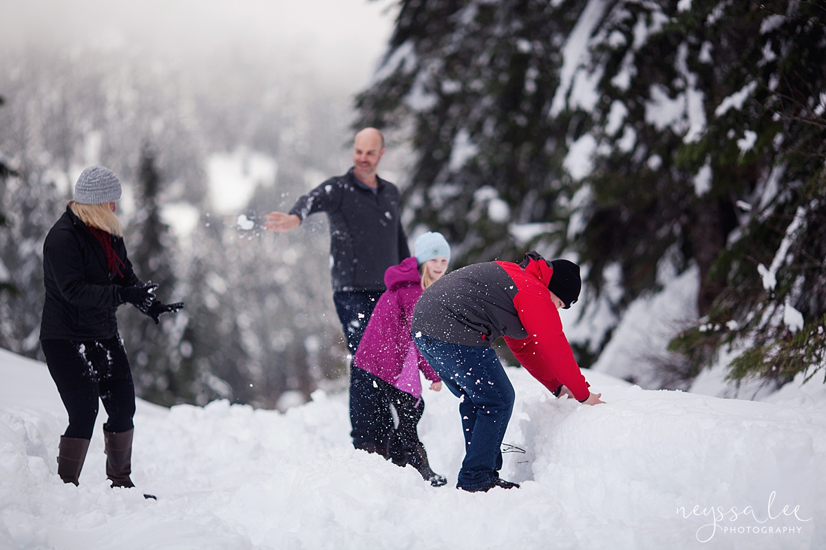 Neyssa Lee Photography, Snoqualmie Family Photographer, Family photos in the snow, Family snowball fight, Snoqualmie Pass