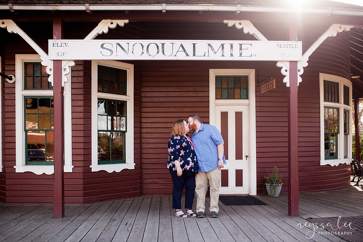 Photos for a 10 year anniversary, Snoqualmie Family Photography, Neyssa Lee Photography, Snoqualmie Train Station