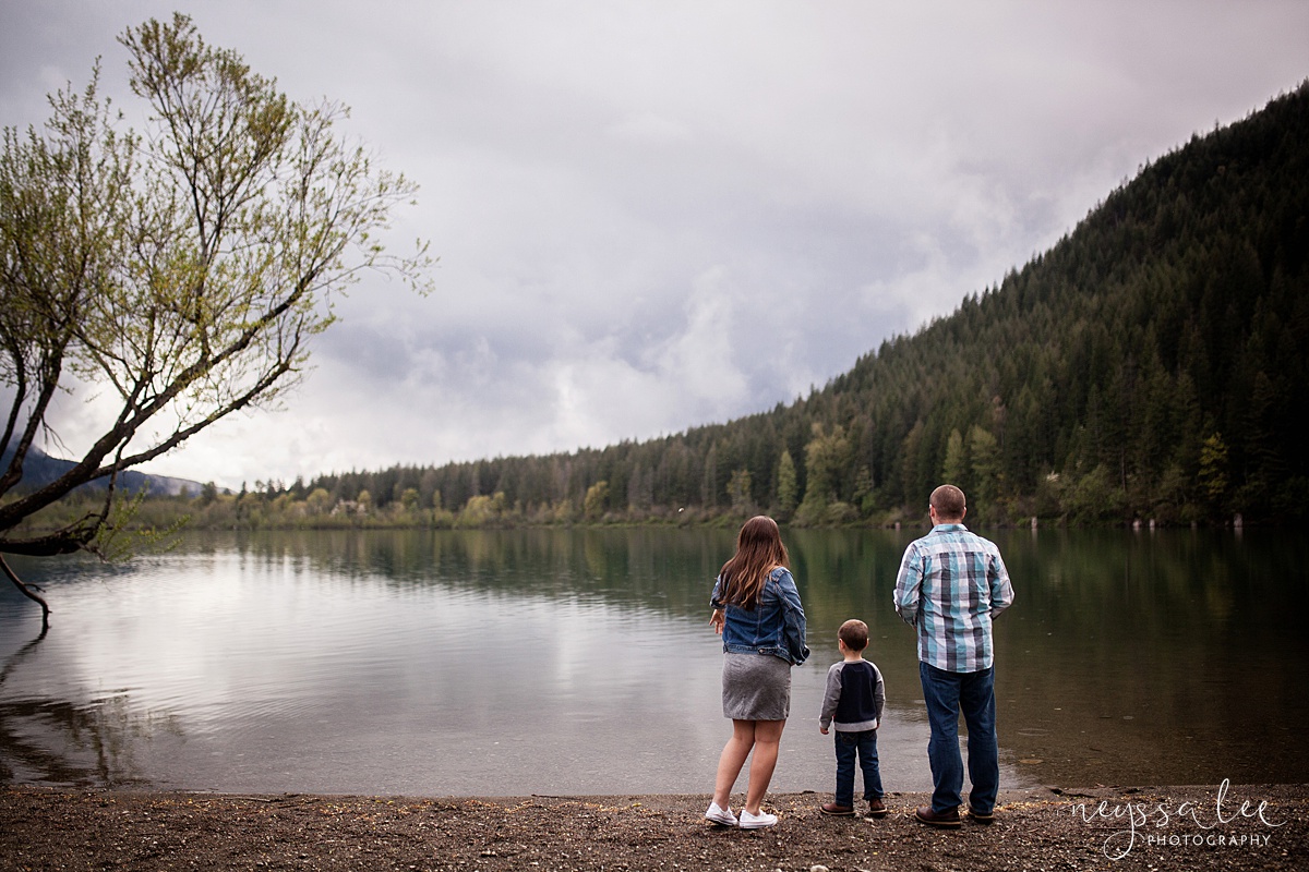Maternity Session for each pregnancy, Snoqualmie Maternity Photographer, Neyssa Lee Photography, Family tossing rocks into Rattlesnake Lake