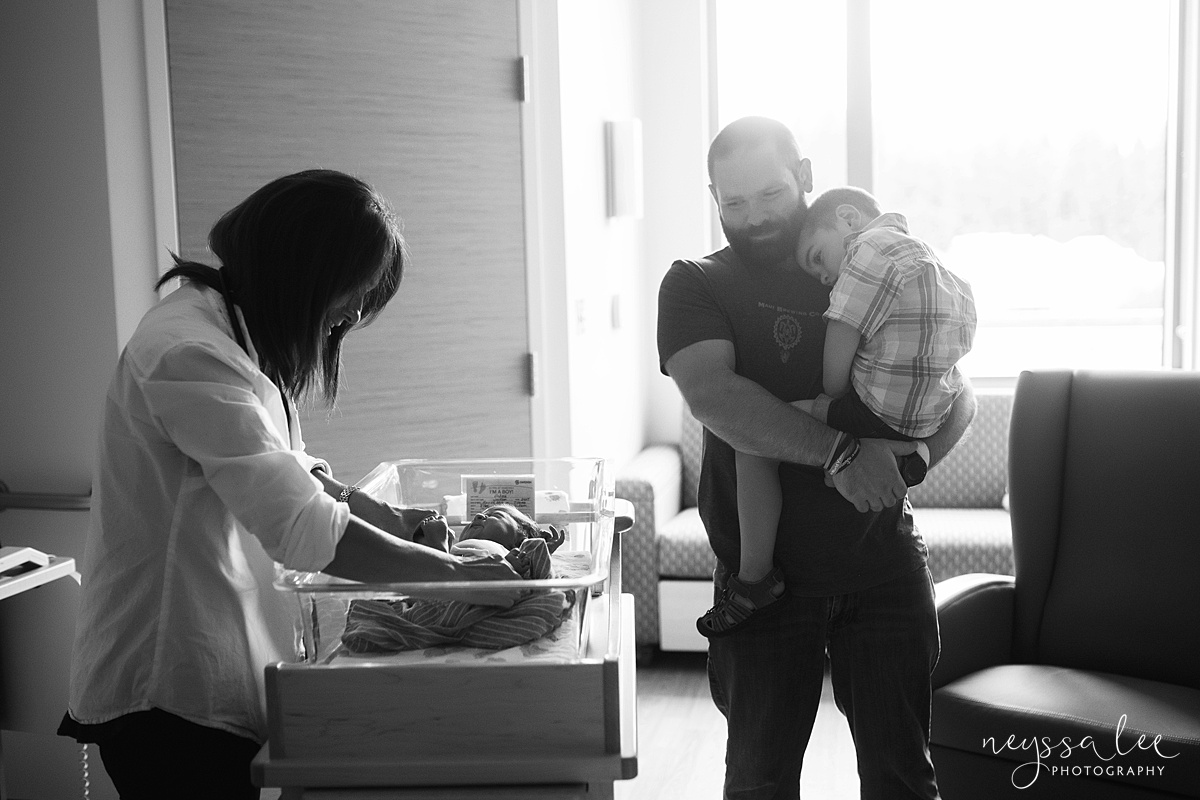  issaquah fresh 48 photographer, Neyssa Lee Photography, Father and Son watch doctor give newborn checkup