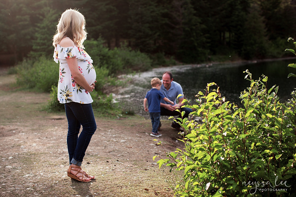 Maternity Photos in the Mountains, Gold Creek Pond, Neyssa Lee Photography, Snoqualmie Family Photographer, mom watches family