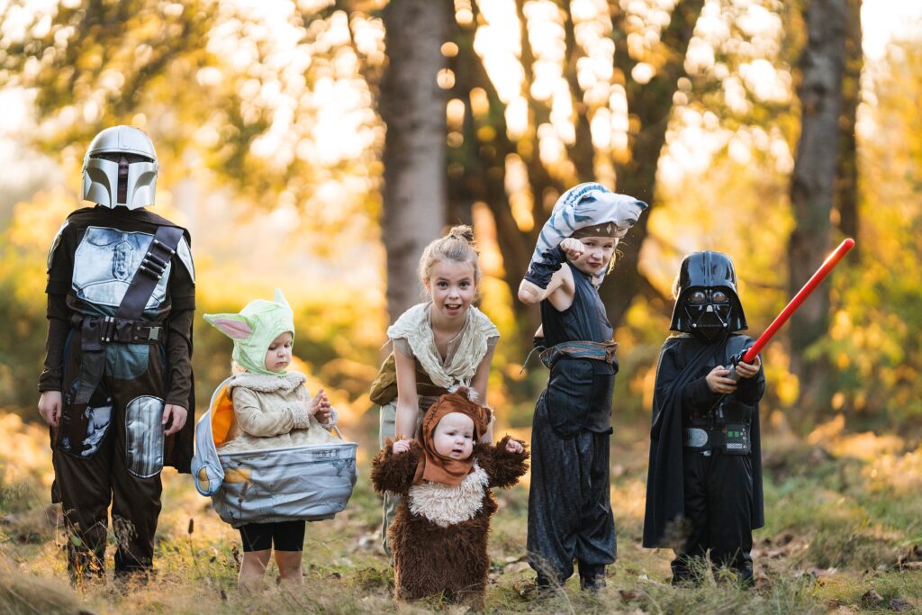 Family Star Wars Halloween costumes with 6 kids dressed up, Rey, Darth Vader, Ashoka, Grogu