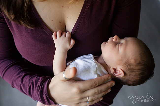 Seattle Newborn Photography, Neyssa Lee Photography, Snoqualmie photographer, newborn baby holds onto moms shirt