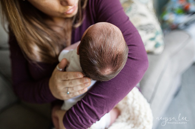 Seattle Newborn Photography, Neyssa Lee Photography, Snoqualmie photographer, mom pats newborn baby to calm