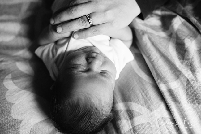 Seattle Newborn Photography, Neyssa Lee Photography, Snoqualmie photographer, moms hand to comfort baby