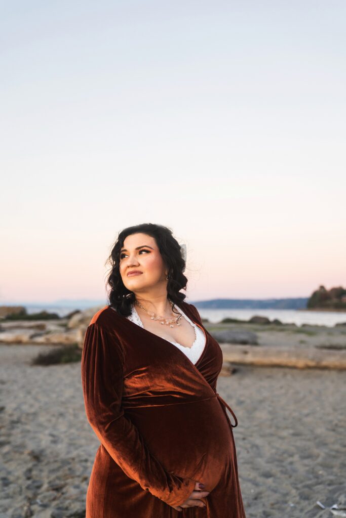 When to book a maternity session, Seattle beach pregnancy photo