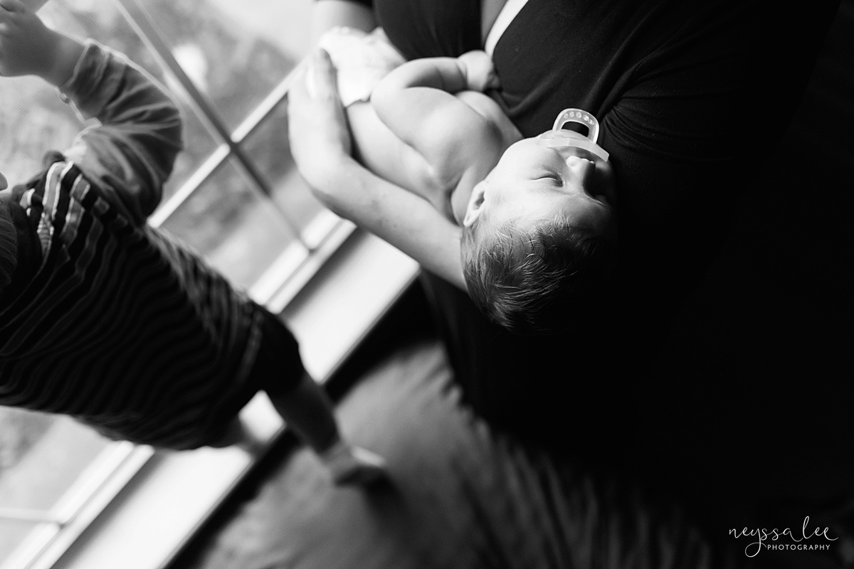 Seattle newborn photographer, Neyssa Lee Photography, Lifestyle Newborn Photography, black and white photo of newborn baby in moms arms