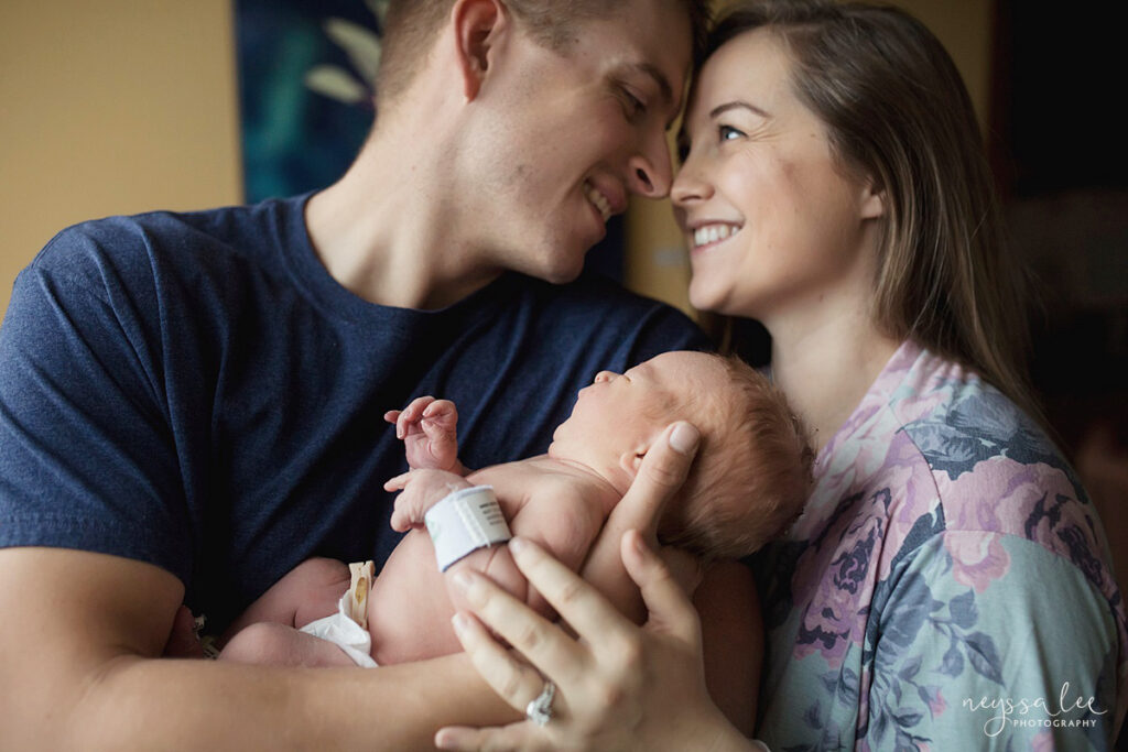 Parents with newborn baby during Issaquah fresh 48 photos showing what to pack