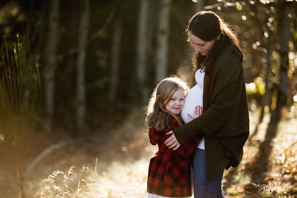 Photo of mother and daughter during Snoqualmie maternity photos