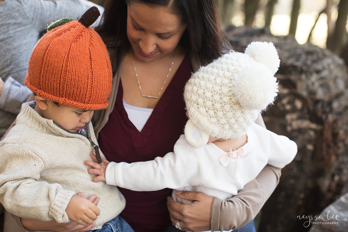 Uncooperative Kids During Family Photos, Neyssa Lee Photography, Seattle Family Photographer, Issaquah Photography, Photo of toddler and baby together