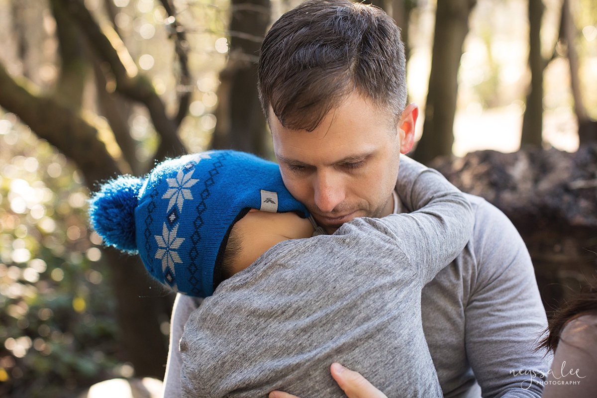 Uncooperative Kids During Family Photos, Neyssa Lee Photography, Seattle Family Photographer, Issaquah Photography, Photo of dad holding son