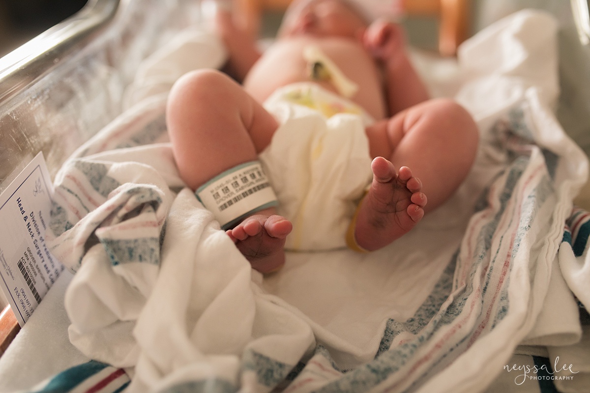 Neyssa Lee Photography, Issaquah and Bellevue Fresh 48 Photographer,  Photo of newborn baby feet in bassinet