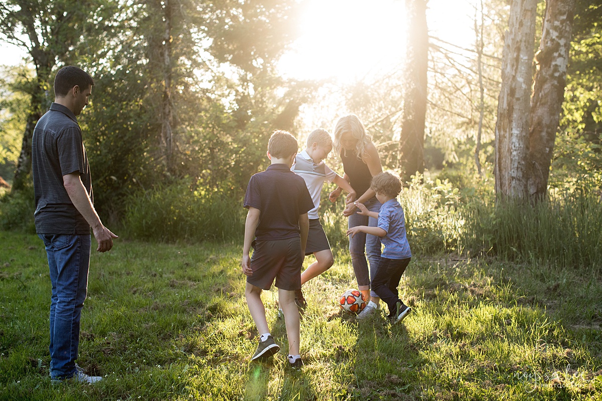 Neyssa Lee Photography, Family Photos with Older Kids, Bellevue Family Photographer, Snoqualmie Family Photography, Family of 5,  Photo of family playing soccer in beautiful light