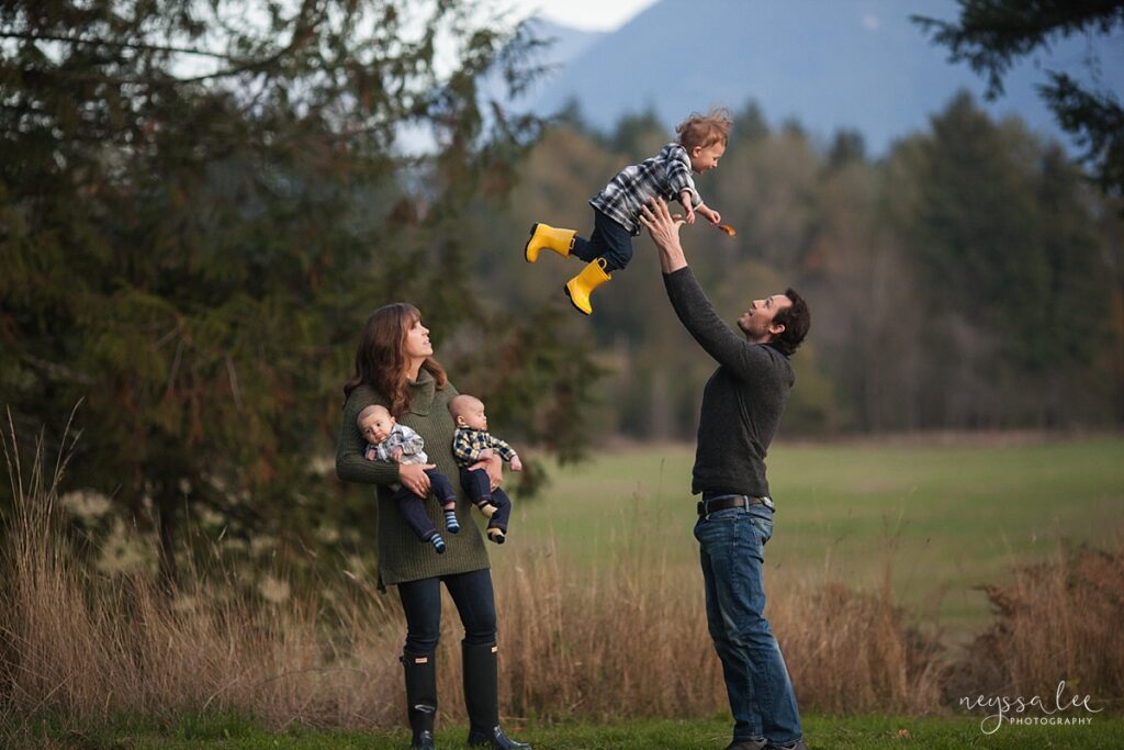 North Bend, Wa family photo, mom with twins, dad tossing toddler into the air
