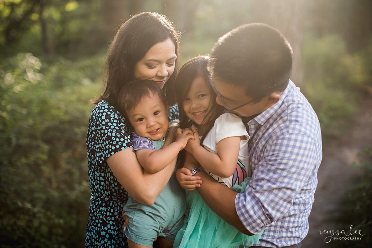 Mini Sessions why or why not, Issaquah Family Photographer, North Bend, Neyssa Lee Photography,  Family hug photo, Lifestyle family photography