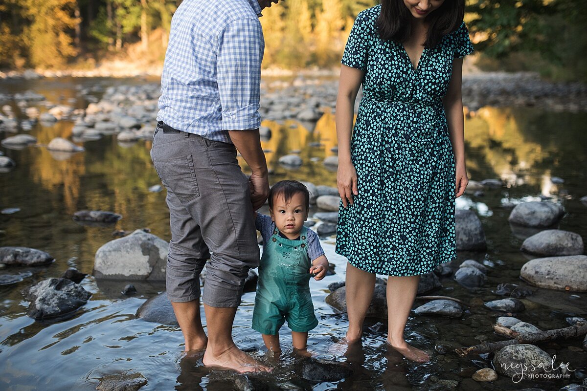 Mini Sessions why or why not, Issaquah Family Photographer, North Bend, Neyssa Lee Photography,  Photo of baby boy holding mom and dad's hands