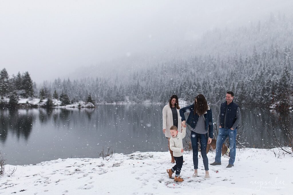 Playful and relaxed family photos in the snow at Snoqualmie Pass