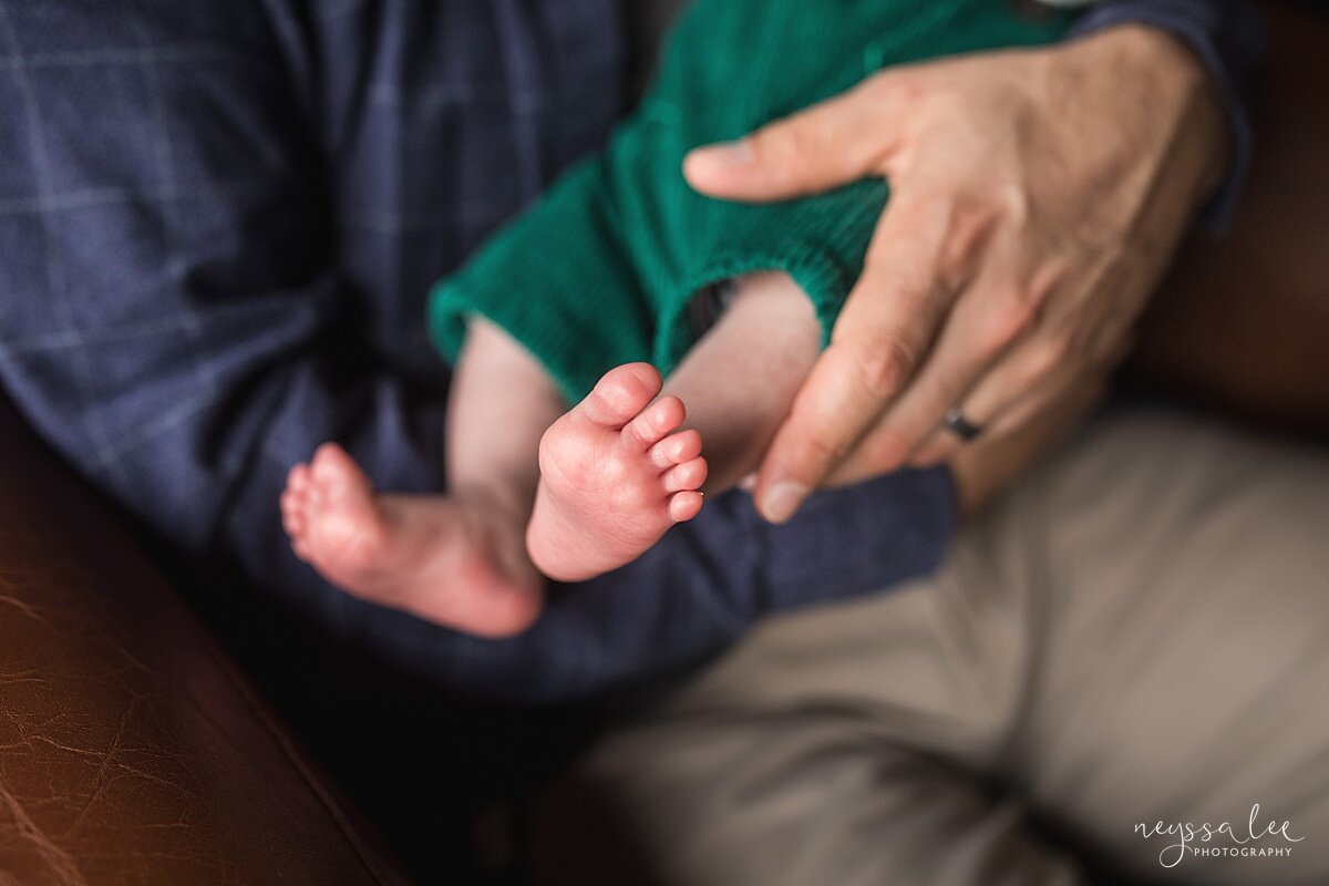 Newborn Photos for Your Fourth Child, Issaquah Newborn Photographer, Snoqualmie newborn photography,  photo of newborn feet in dad's hands
