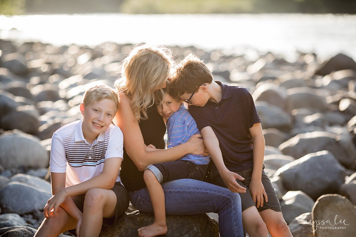 Posing Tips for Moms and Her Children | Seattle Family Photographer