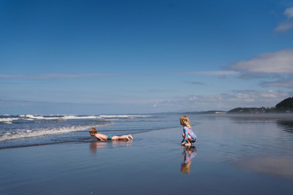 Children playing in the ocean as examples for beach photo tips