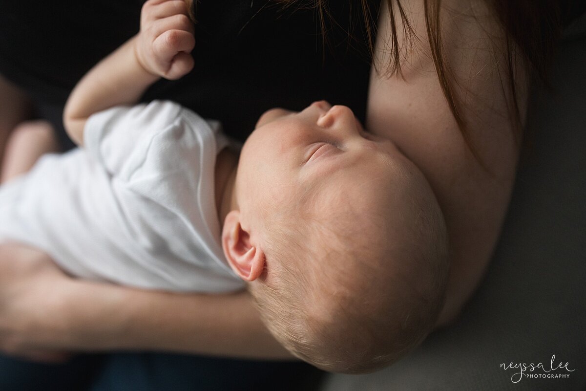 Photographs of Baby's 1st Year, Seattle Newborn Photographer, Issaquah Newborn Photography, Neyssa Lee Photography, Photo of newborn baby in mom's arms