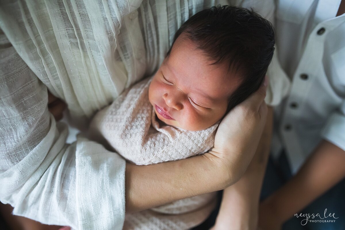 How to prepare for newborn photos, Neyssa Lee Photography, Seattle newborn photographer, Team Green Tips , Photo of baby in dads arms