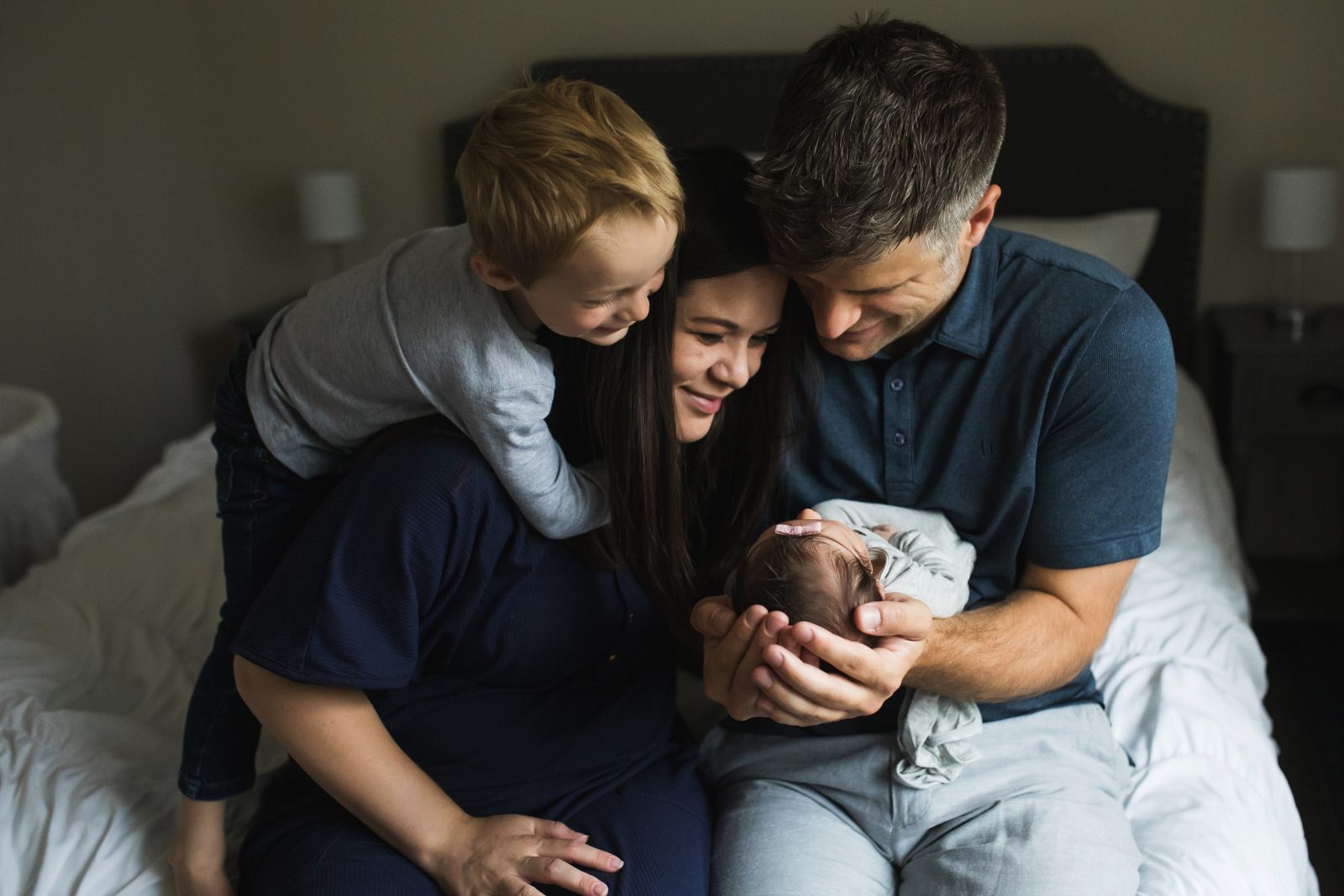 What Mom Should Wear for Newborn Photos