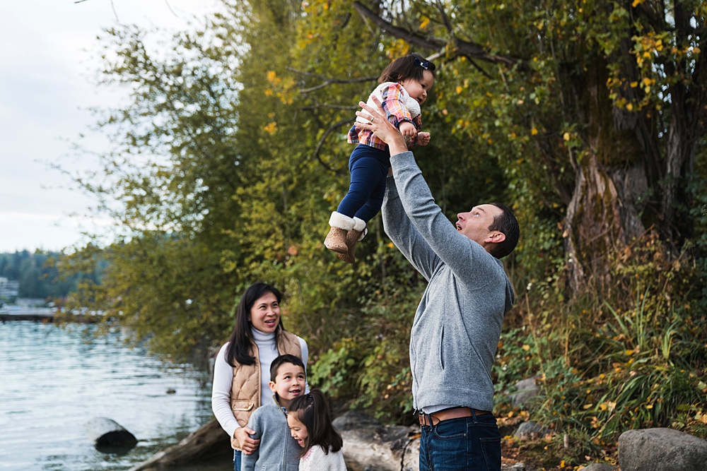 Family photos with toddlers, family photo by the water on Mercer Island, Seattle Family Photographer, photo session tips