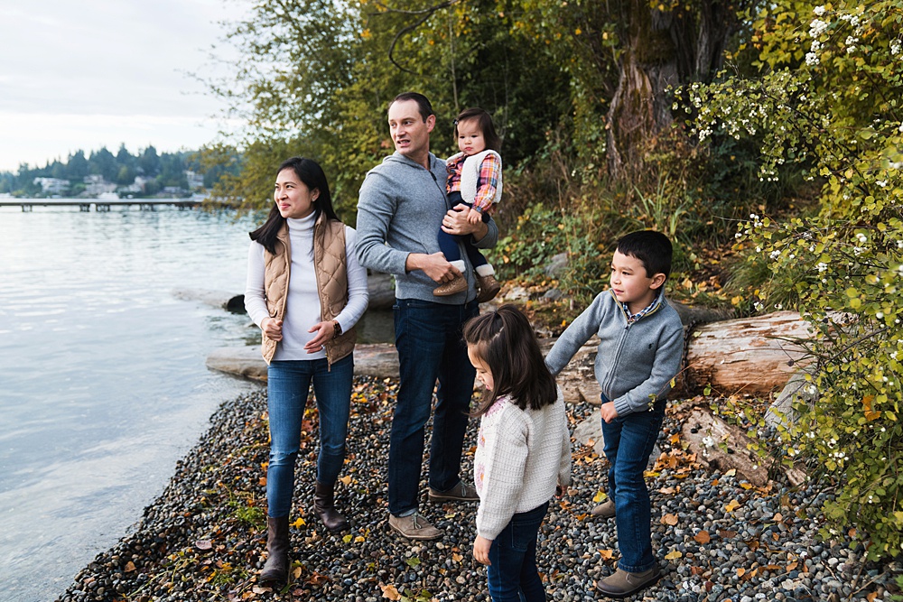 Family photos with toddlers, family photo by the water on Mercer Island, Seattle Family Photographer, photo session tips, Relax for family photos